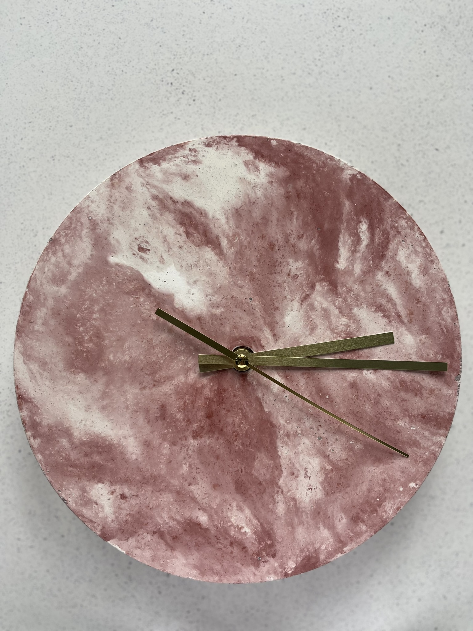 orologio da parete in cemento