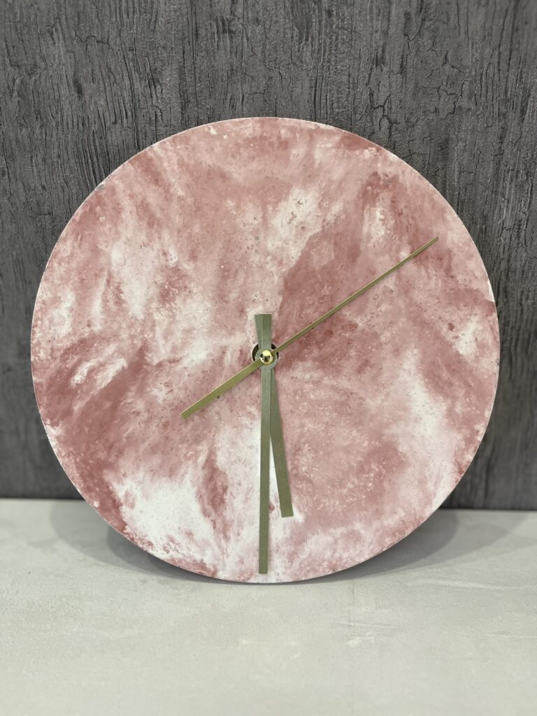 orologio in cemento